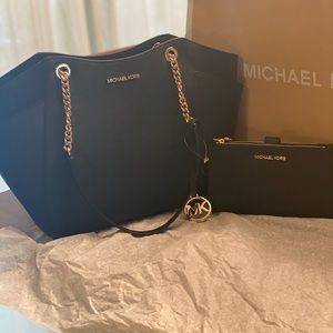 Authentic new Michael kors purse w/wallet